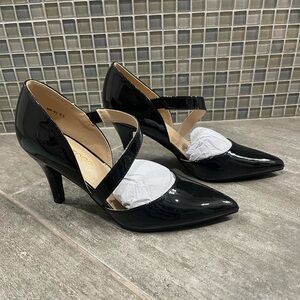 Gotogo closed toe pumps, black patent, bought from Amazon size 9.5